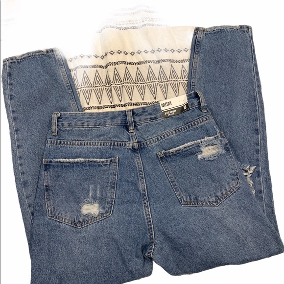 Distressed Mom Jeans Size 5 - Picture 3 of 6